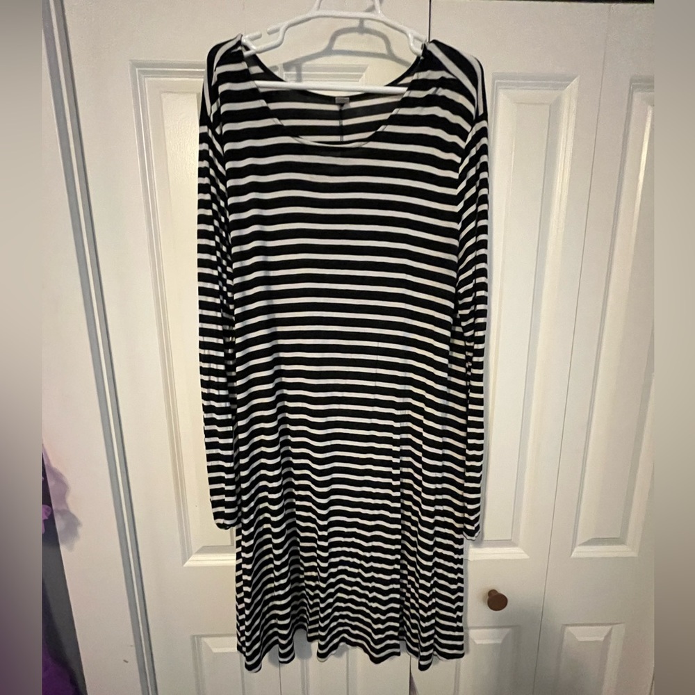 XXL, Old Navy Black and White striped long sleeve, midi, tshirt dress